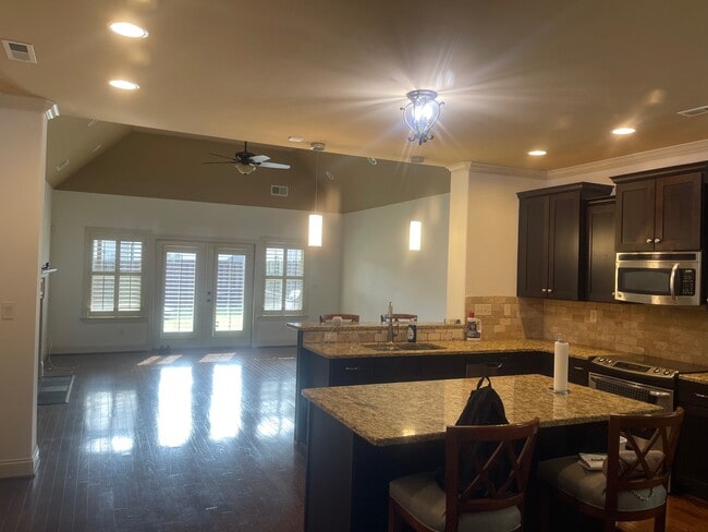 Foto del edificio - 316 Meadow Way