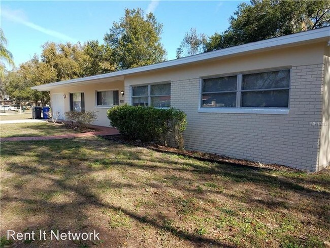 Building Photo - 3 br, 2 bath House - 8001 Pine Hill Drive