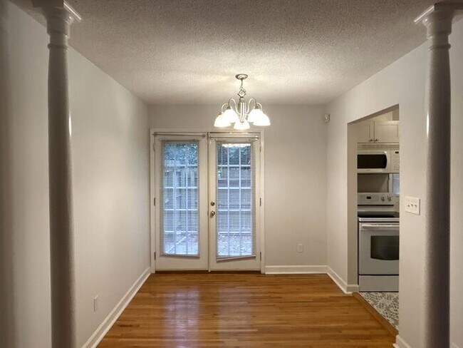 Foto del edificio - T.R. Lawing Realty Property