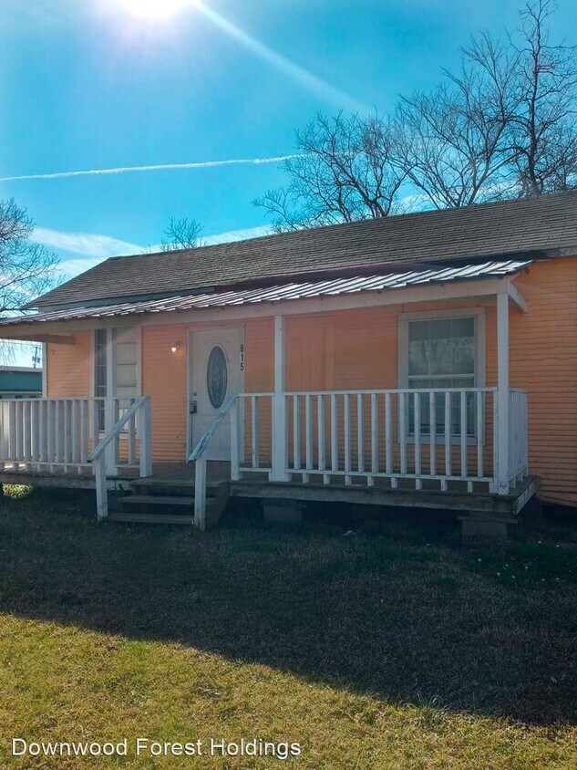 2 br, 1 bath House 815 4th St DW House Rental in Sour Lake, TX