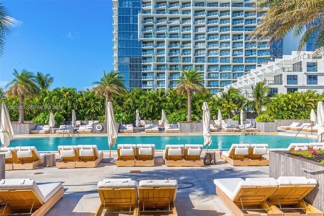 Building Photo - 2301 Collins Ave