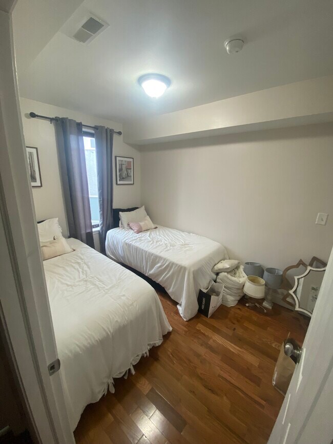 Bedroom 2 - 1605 Ridge Ave