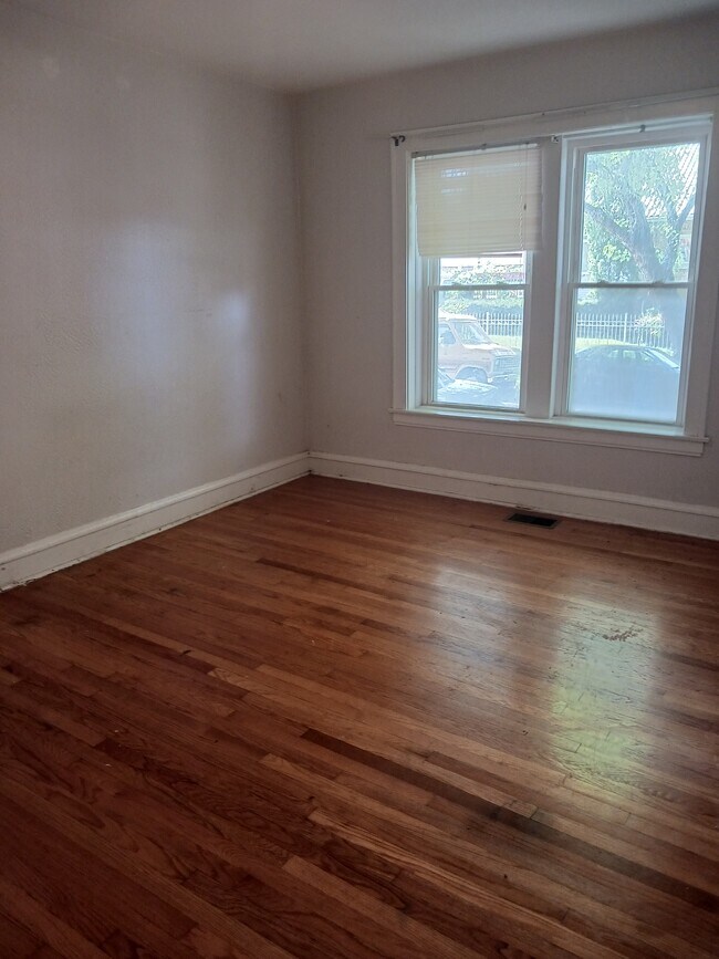 BR 2 - 5901 N Rockwell St