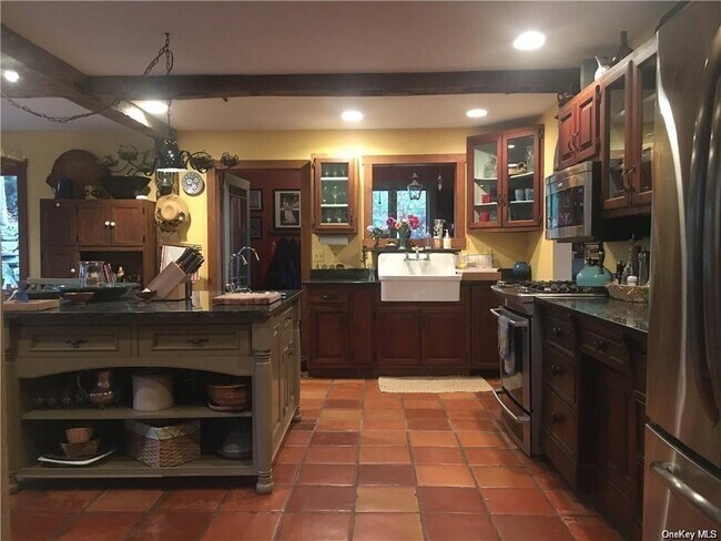 Foto del edificio - 718 River Rd