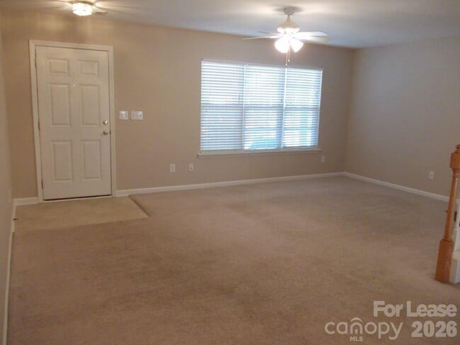 Foto del edificio - 2595 Brackley Pl NW