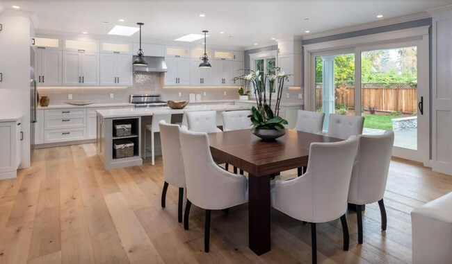 Foto del edificio - Stunning Designer Home in South Los Altos on a Premier Cul-de-sac.