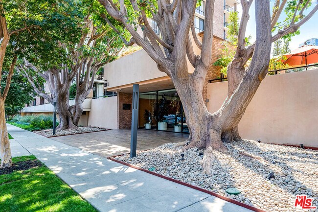 Building Photo - 211 S Spalding Dr