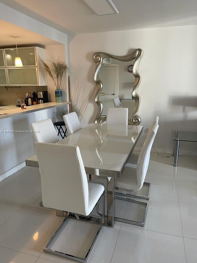 Foto del edificio - 5701 Collins Ave