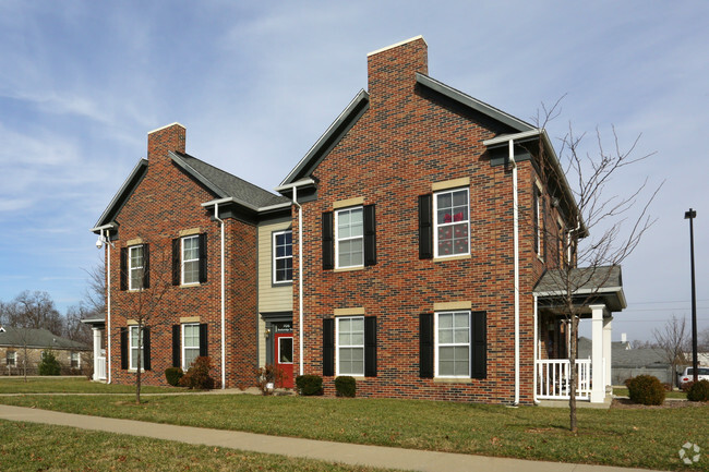 Building Photo - Grand Oaks