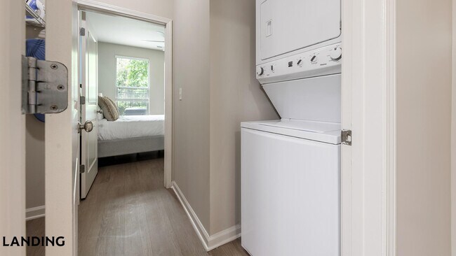 Foto del edificio - 8100 Palisades Cir