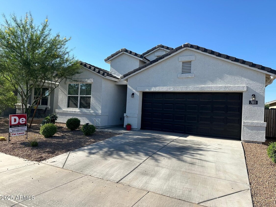 Foto principal - 7811 West Riverside Avenue