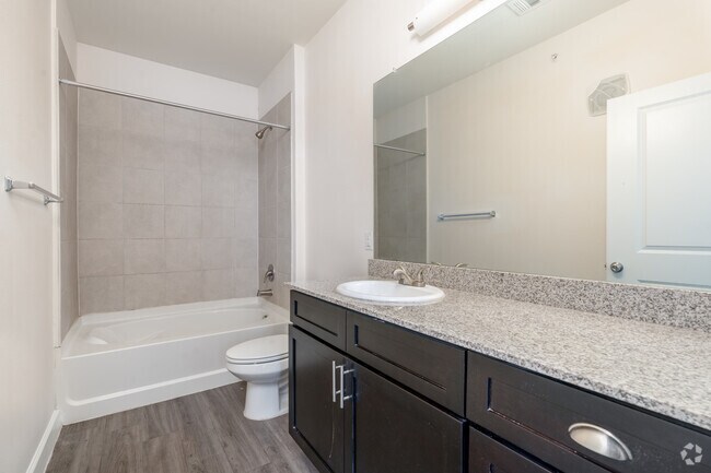1BR, 1BA - 624SF - Bathroom - Majestic Parc