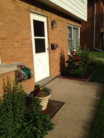 Primary Photo - 737 Barnsdale Rd