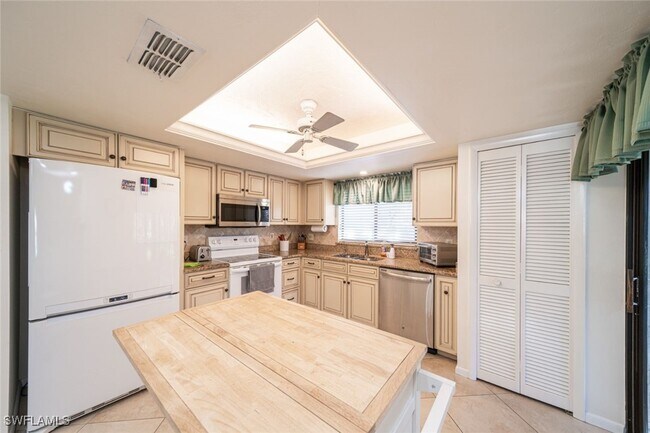 Foto del edificio - 16665 Coriander Ln