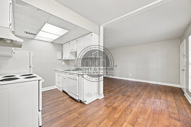 Building Photo - 457 White Dr