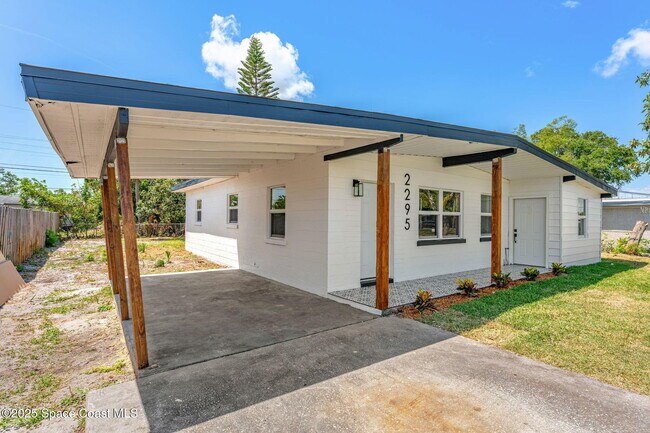 Building Photo - 2295 Allan Adale Rd