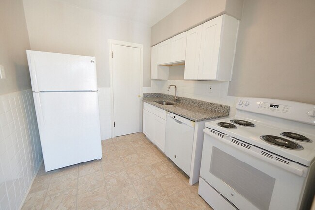 Foto del edificio - 5823 Lindenwood Ave