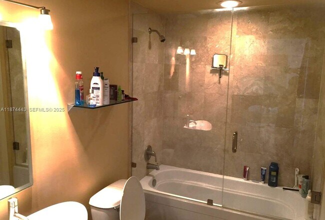 Foto del edificio - 350 S Miami Ave