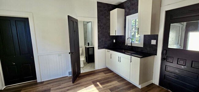 Building Photo - Comfortable & Affordable 2-Bedroom Home