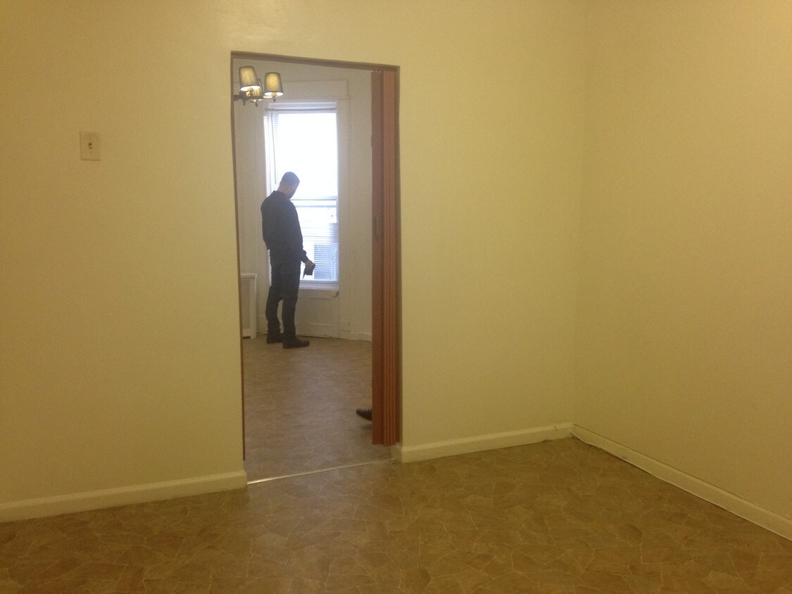 Building Photo - 646 40th St