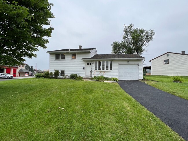 Building Photo - Bensalem 3 bedroom 1 bath + Basement near ...