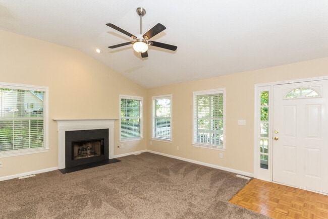 Foto del edificio - 153 Country Mill Ln