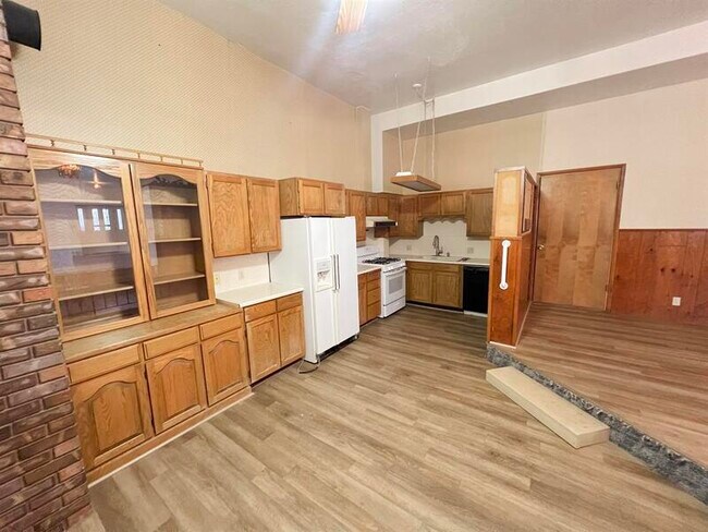 Building Photo - 55 S Main St