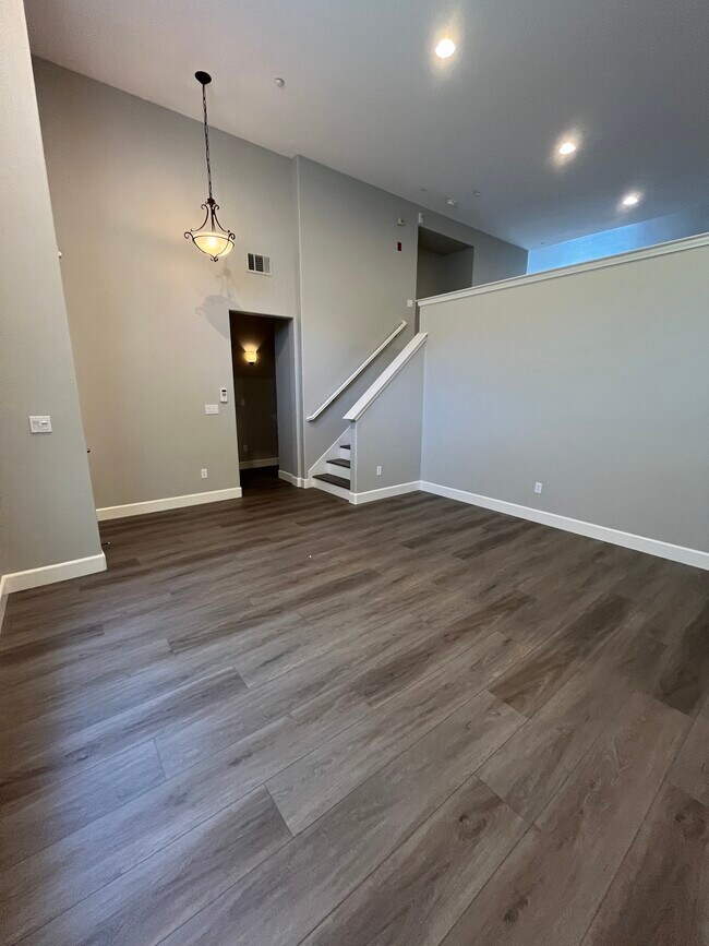 Foto del edificio - 6262 Byron Ln