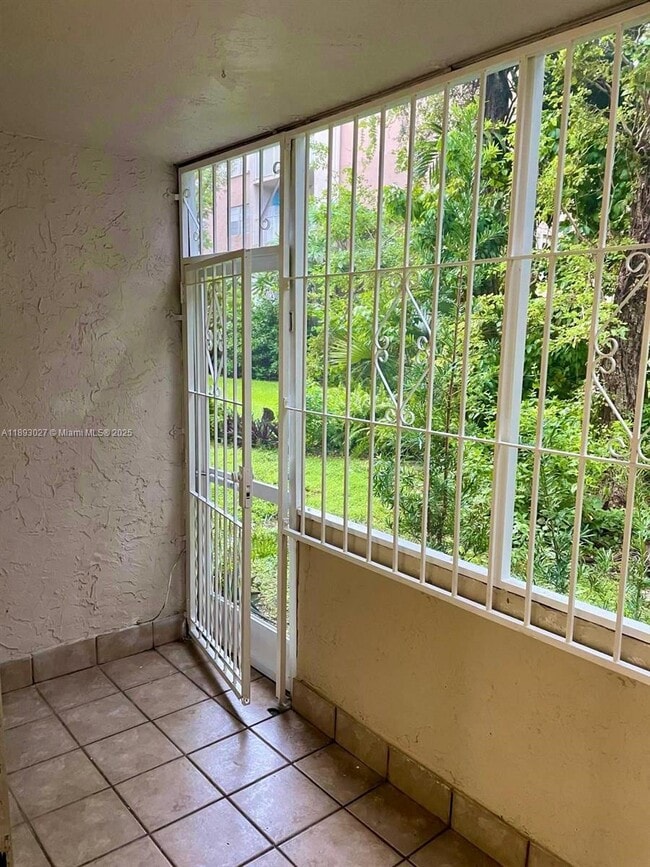 Foto del edificio - 8501 NW 8th St