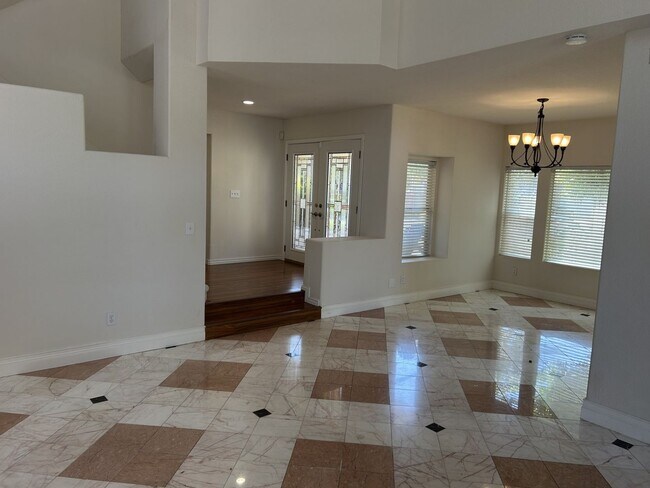 Building Photo - Desirable Glen Cove Gated Community 3 Bedr...