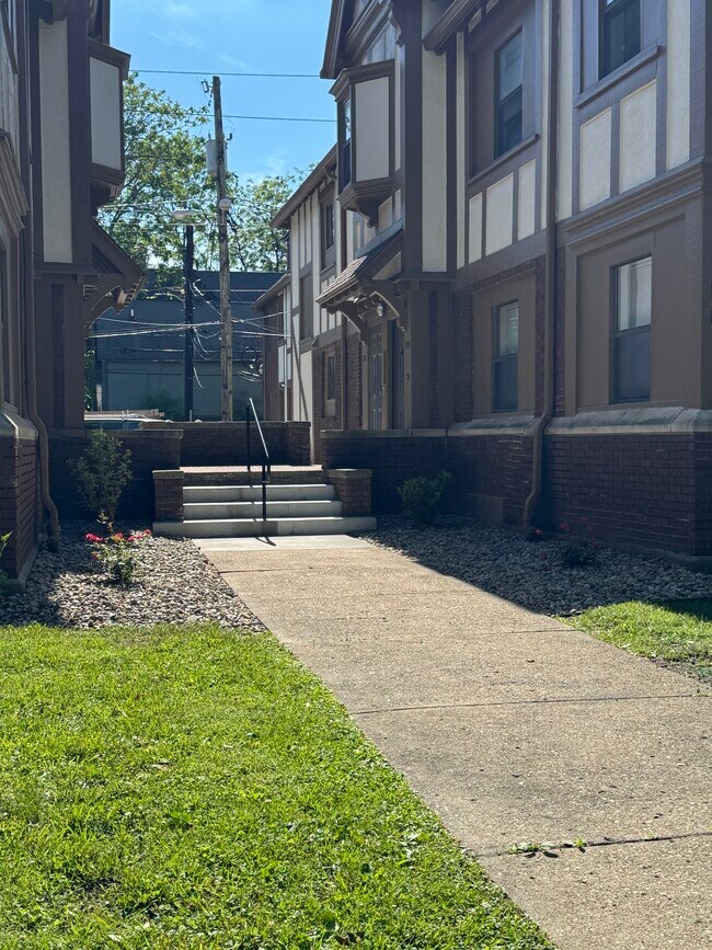 Foto del edificio - 1311 N New Jersey St