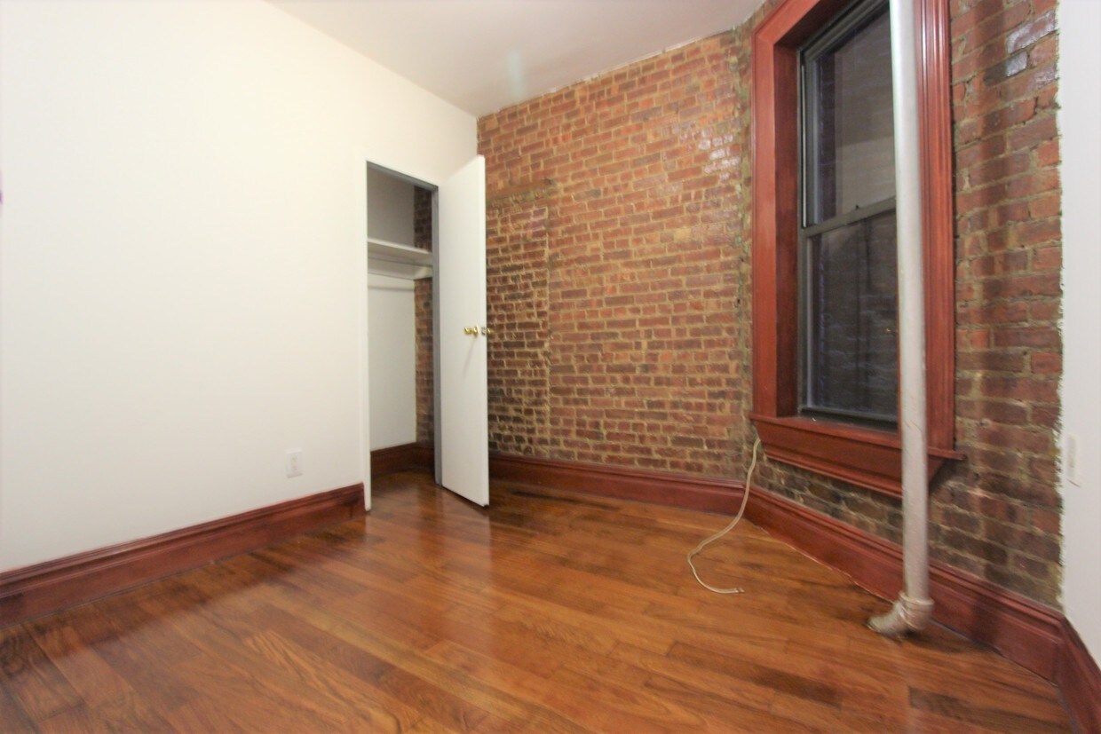 Foto del edificio - 114 E 97th St