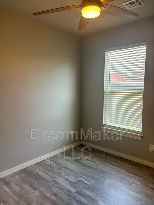 Foto del edificio - 3010 SE 34th St