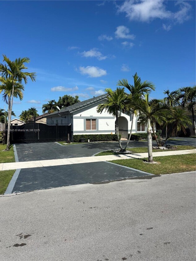 Foto principal - 709 SE 13th Terrace