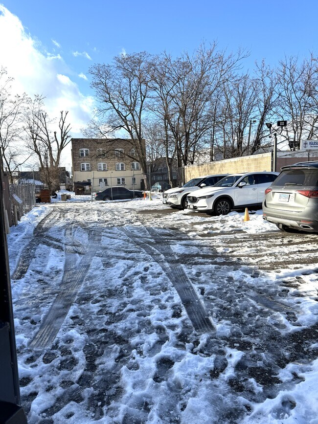 Foto del edificio - 1333 E Main St