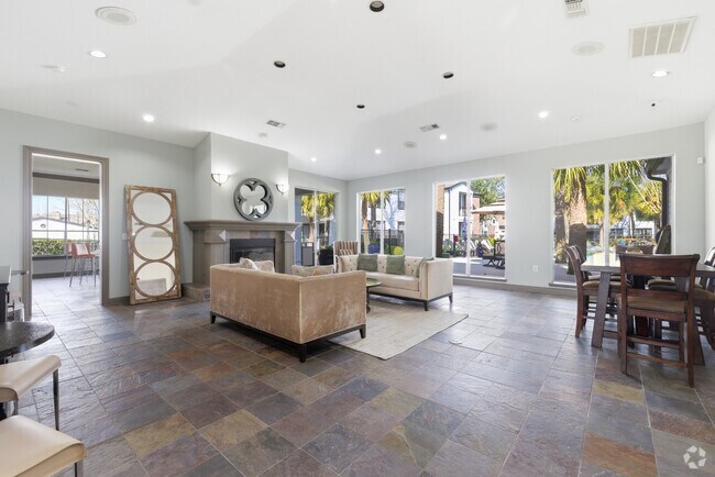 Casa club - The Boulevard at Deer Park