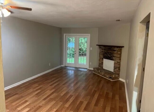 Foto del edificio - 1571 Live Oak Dr