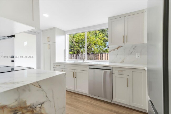 Foto del edificio - 6499 SW 39th St