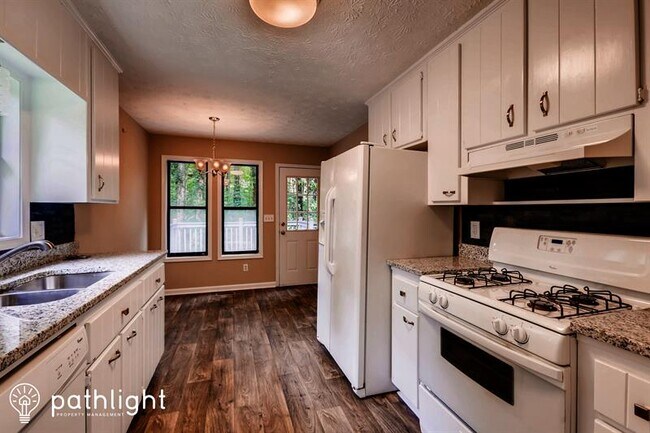 Foto del edificio - 4841 Caboose Lane Northwest