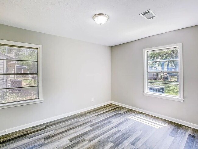 Foto del edificio - Bright & Spacious 3-Bedroom, 2-Bathroom Home in Pasadena | 1,653 Sq Ft | Pet Friendly