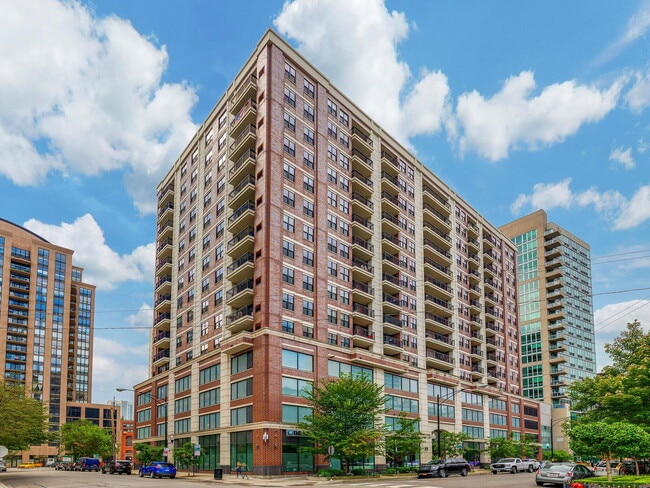 Building Photo - 451 W Huron St