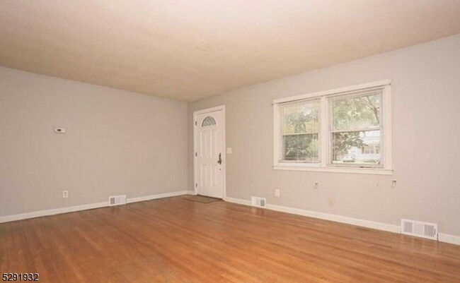 Building Photo - 712 Maxwell Pl