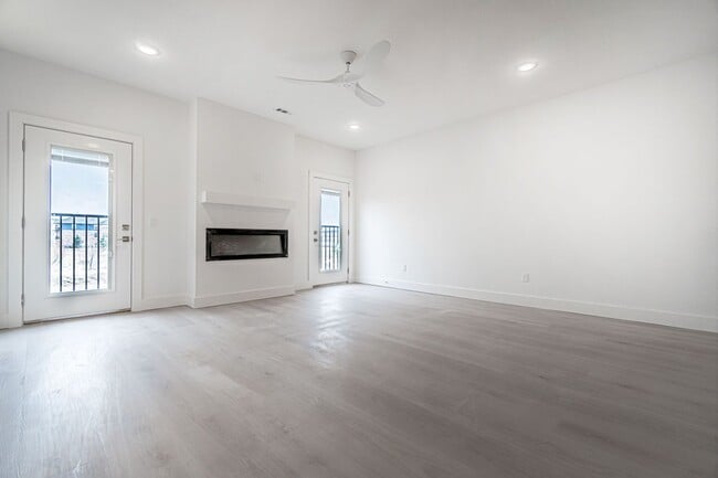 Foto del edificio - Beautiful home off of I Street