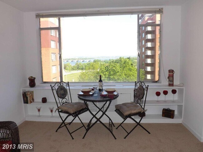 Foto del edificio - 1021 Arlington Blvd