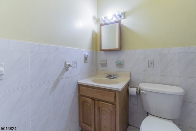 Foto del edificio - 376 Badger Ave