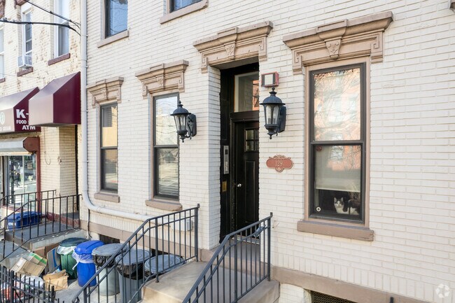 Entrada - 129 WILLOW Ave