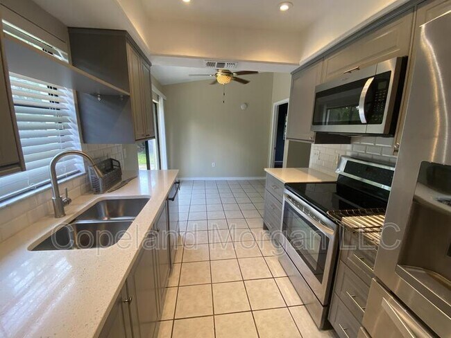 Foto del edificio - 4300 Trout Dr SE