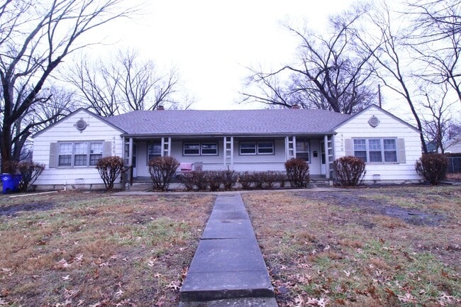 Building Photo - January FREE On This Updated 1 Bedroom 1 Bath Duplex in Olathe Kansas