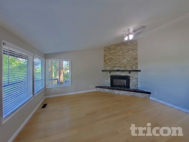 Building Photo - 1250 Hemlock St