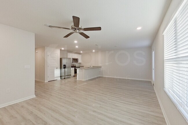 Foto del edificio - 261 Monarch Ln